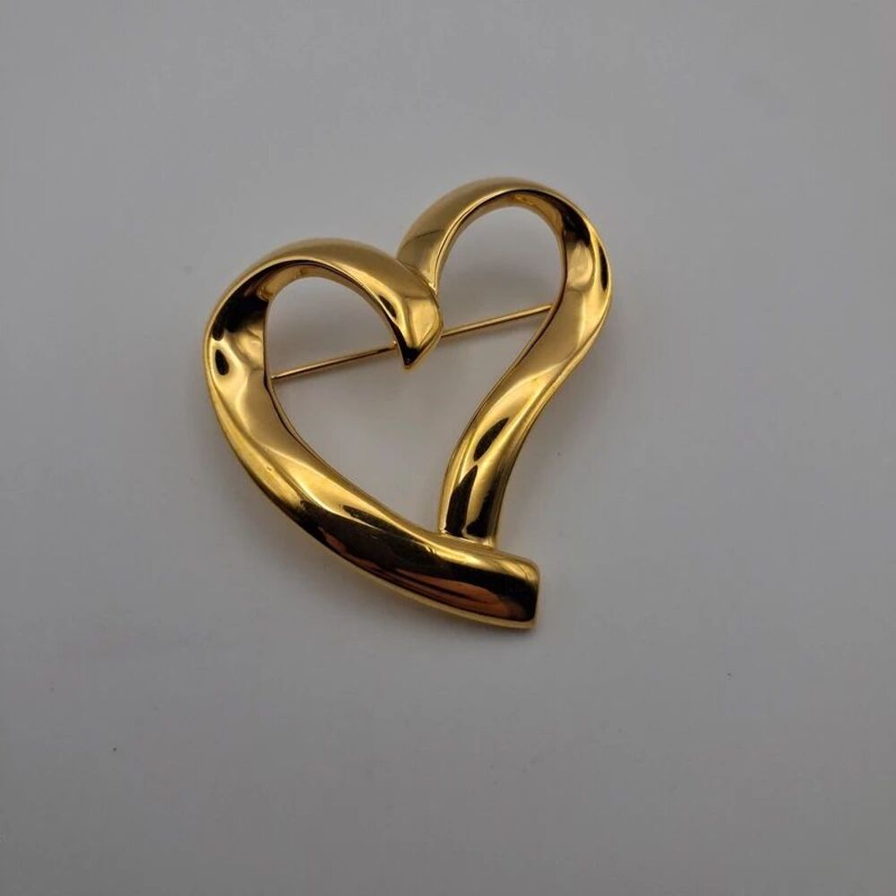 Vintage trifari brooch